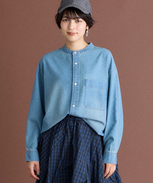 INED CLARO(イネドクラロ)の「【接触冷感】6.5ozデニムシャツ(シャツ/ブラウス・レディース・ブルー/サックスブルー・フリー)」の2枚目の写真