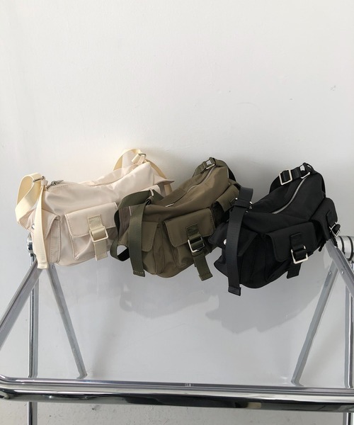 cream creme(クリームクレーム)の「2ポケットボストンショルダーバッグ(ショルダーバッグ・レディース・カーキ/ブラック/ホワイト・FREE)」の10枚目の写真