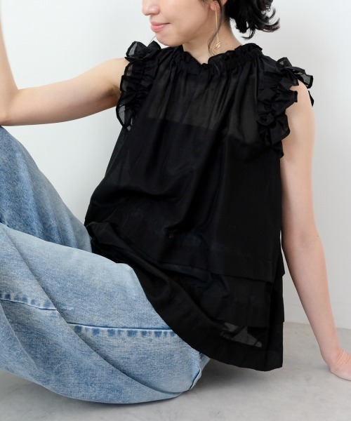 DOLLUPOOPS（ドールアップウップス）の「フリル×タックブラウス（シャツ/ブラウス・レディース・オフホワイト/ピンク/ブルー/ブラック・38）」の2枚目の写真