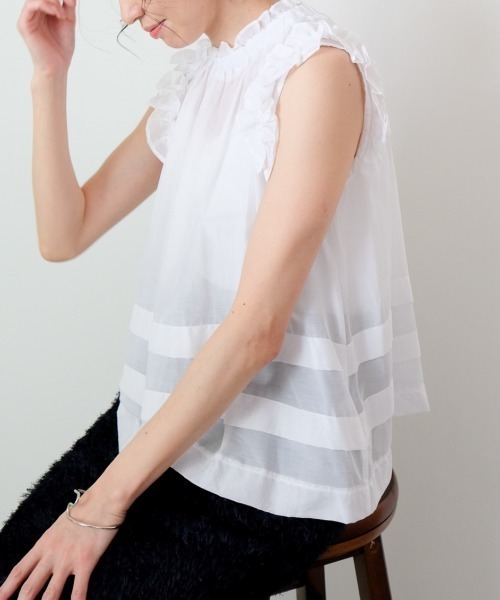 DOLLUPOOPS（ドールアップウップス）の「フリル×タックブラウス（シャツ/ブラウス・レディース・オフホワイト/ピンク/ブルー/ブラック・38）」の11枚目の写真