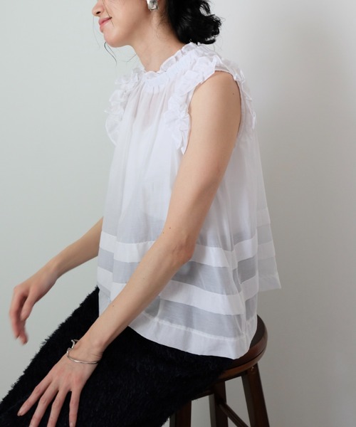 DOLLUPOOPS（ドールアップウップス）の「フリル×タックブラウス（シャツ/ブラウス・レディース・オフホワイト/ピンク/ブルー/ブラック・38）」の10枚目の写真