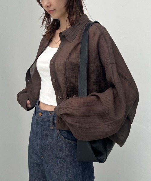 y/m（イム）の「シアーワッシャークロップドシャツ（シャツ/ブラウス・レディース・ホワイト/ブラウン・FREE）」の2枚目の写真