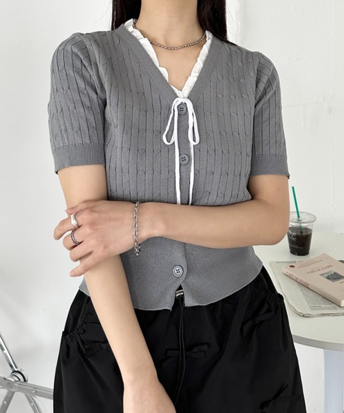 CLEA(クレア)の「フロントリボンカーディガントップス(Tシャツ/カットソー・レディース・アイボリー/ブラック/ベージュ/グレー・FREE)」の1枚目の写真