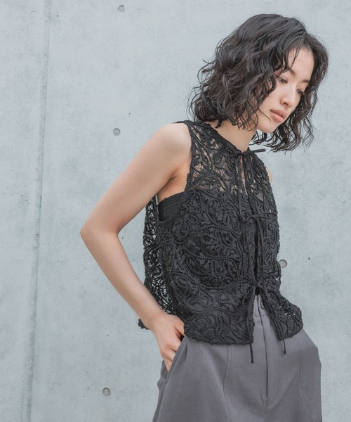 LEPSIM(レプシィム)の「【FOR I SERIES】レース2WAYベスト 126501(Tシャツ/カットソー・レディース・ブラック/オフホワイト・FREE)」の13枚目の写真