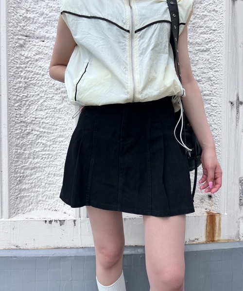 Figments（フィグメンツ）の「ベルト付きデニムプリーツミニスカート（デニムスカート・レディース・グレー/ブラック・SMALL/MEDIUM）」の2枚目の写真