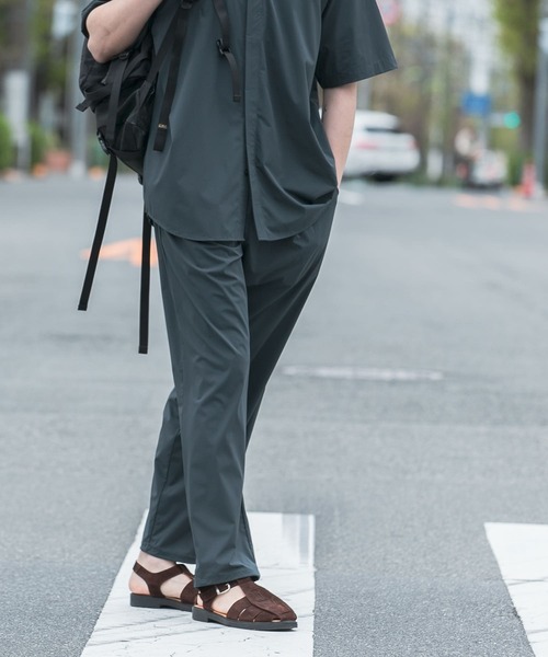 URBAN RESEARCH（アーバンリサーチ）の「『撥水』『UR TECH MoLight』GYM PANTS（その他パンツ・メンズ・ブラック/グリーン系その他/グレー・MEDIUM/LARGE）」の3枚目の写真