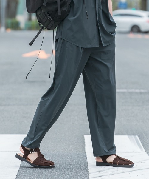 URBAN RESEARCH（アーバンリサーチ）の「『撥水』『UR TECH MoLight』GYM PANTS（その他パンツ・メンズ・ブラック/グリーン系その他/グレー・MEDIUM/LARGE）」の4枚目の写真