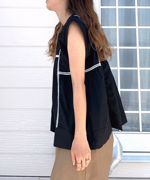 Q（キュー）の「コットンギャザーブラウス（シャツ/ブラウス・レディース・ブラック/グリーン・MEDIUM）」の7枚目の写真