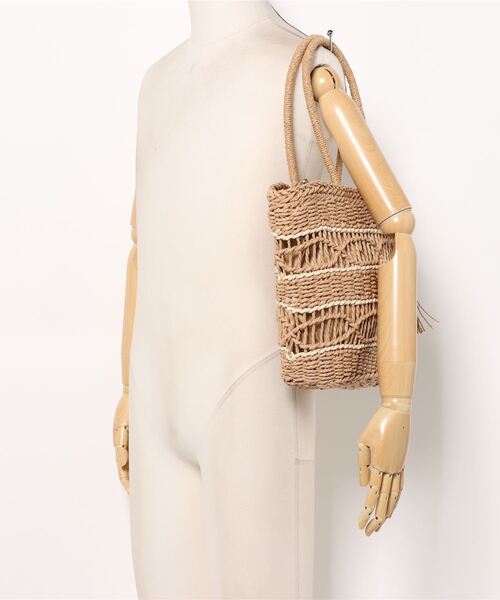 anap mimpi（アナップミンピ）の「雑材デザインタッセルバッグ（かごバッグ・レディース・ブラウン・FREE）」の10枚目の写真