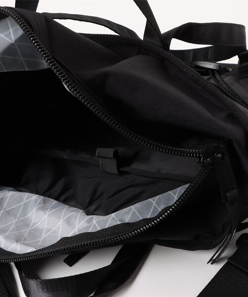 INDISPENSABLE （インディスペンサブル）の「INDISPENSABLE 3WAY TOTEBAG HANGGER XTEX（トートバッグ・メンズ・ブラック・FREE）」の5枚目の写真