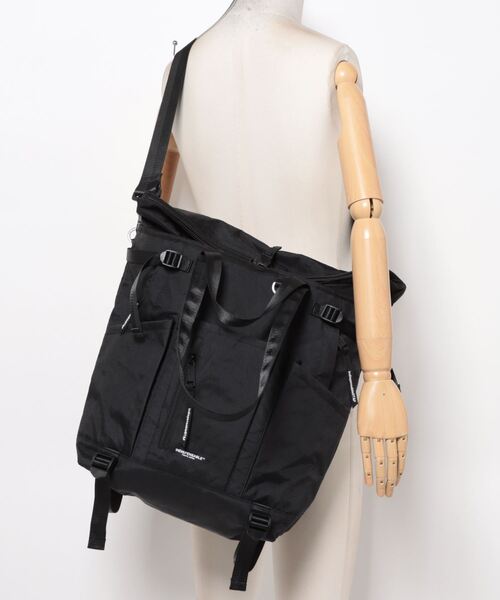 INDISPENSABLE （インディスペンサブル）の「INDISPENSABLE 3WAY TOTEBAG HANGGER XTEX（トートバッグ・メンズ・ブラック・FREE）」の6枚目の写真