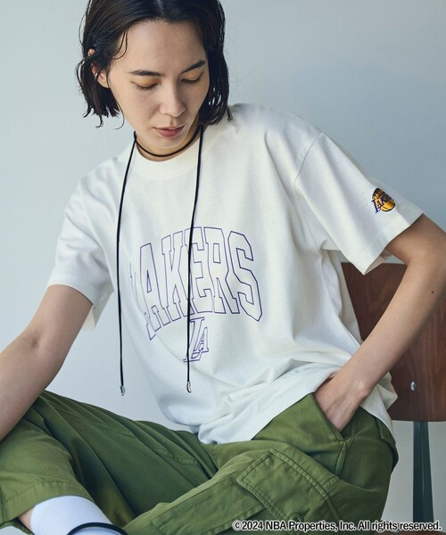 NBA（エヌビーエー）の「NBA別注ロゴプリントTシャツ（Tシャツ/カットソー・レディース・コバルトブルー/その他1/その他3/ダークグレー/その他2/オフホワイト・M/L）」の2枚目の写真