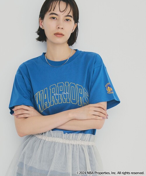 NBA（エヌビーエー）の「NBA別注ロゴプリントTシャツ（Tシャツ/カットソー・レディース・コバルトブルー/その他1/その他3/ダークグレー/その他2/オフホワイト・M/L）」の4枚目の写真