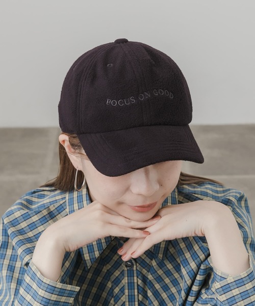 SMELLY(スメリー)の「フリースドロストロゴキャップ(キャップ・レディース・ブラック/ベージュ・-)」の1枚目の写真