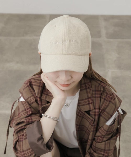 SMELLY(スメリー)の「フリースドロストロゴキャップ(キャップ・レディース・ブラック/ベージュ・-)」の4枚目の写真