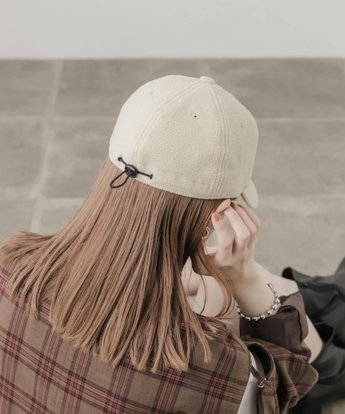 SMELLY(スメリー)の「フリースドロストロゴキャップ(キャップ・レディース・ブラック/ベージュ・-)」の6枚目の写真