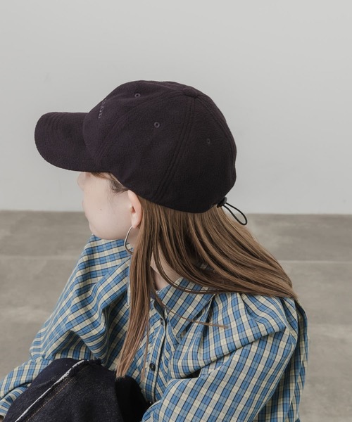 SMELLY(スメリー)の「フリースドロストロゴキャップ(キャップ・レディース・ブラック/ベージュ・-)」の8枚目の写真