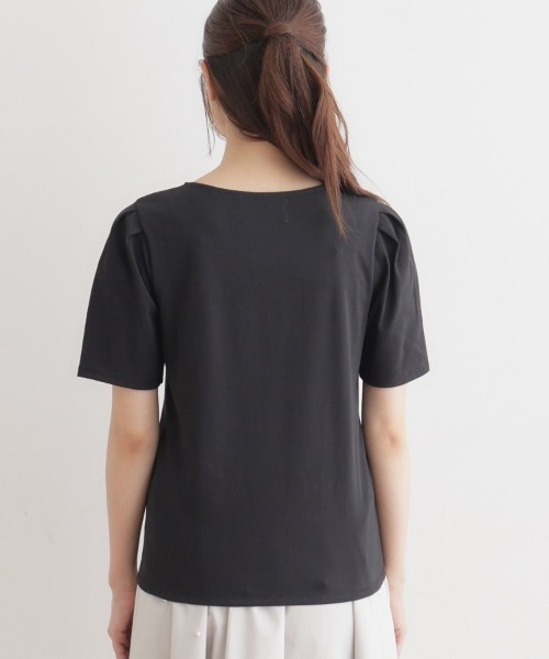 couture brooch(クチュールブローチ)の「◆【ほの甘、大人のフェミニンカジュアルT】パール調ロゴT(Tシャツ/カットソー・レディース・ブラウン系その他/オフホワイト/ブラック・42/38)」の5枚目の写真