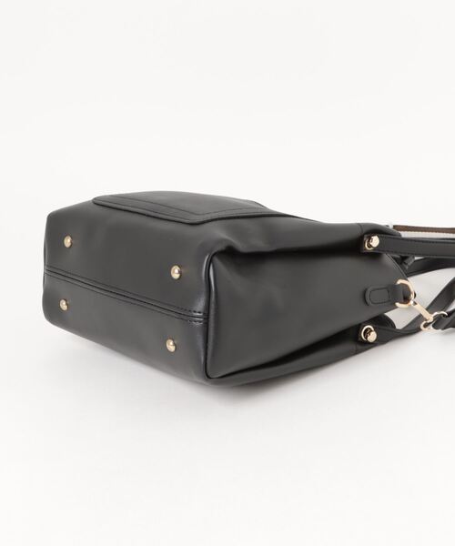 clear（クリア）の「配色ベルト付きメタルハンドルバッグ [上品 デイリー 大人]≪2024AW≫（ショルダーバッグ・レディース・ブラック/アイボリー・F）」の9枚目の写真