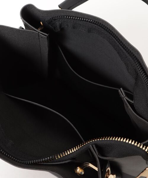 clear（クリア）の「配色ベルト付きメタルハンドルバッグ [上品 デイリー 大人]≪2024AW≫（ショルダーバッグ・レディース・ブラック/アイボリー・F）」の10枚目の写真