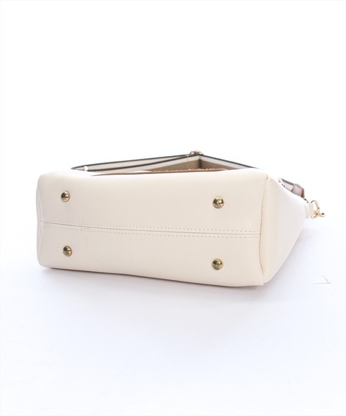 clear（クリア）の「配色ベルト付きメタルハンドルバッグ [上品 デイリー 大人]≪2024AW≫（ショルダーバッグ・レディース・ブラック/アイボリー・F）」の4枚目の写真