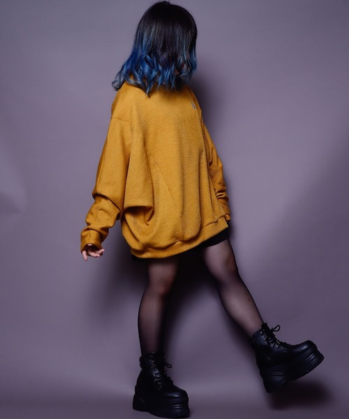 AFYF（エーエフワイエフ）の「AFYF DORMAN LST/ビッグシルエット ドルマンT（ニット/セーター・レディース・ブラック/サックスブルー/マスタード・FREE）」の15枚目の写真