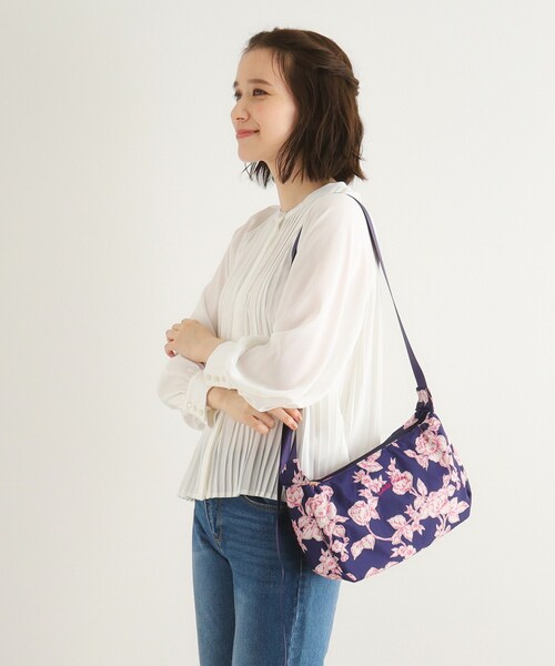 LAURA ASHLEY(ローラアシュレイ)の「ポリントン ローゼズ柄 ショルダーバッグ(ショルダーバッグ・レディース・ピンク系その他/ベージュ系その他3/ネイビー系・00)」の3枚目の写真