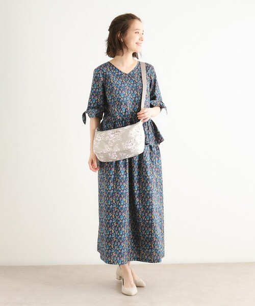 LAURA ASHLEY(ローラアシュレイ)の「ポリントン ローゼズ柄 ショルダーバッグ(ショルダーバッグ・レディース・ピンク系その他/ベージュ系その他3/ネイビー系・00)」の5枚目の写真