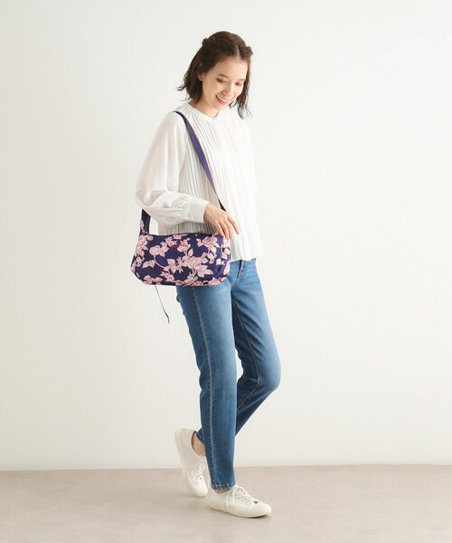 LAURA ASHLEY(ローラアシュレイ)の「ポリントン ローゼズ柄 ショルダーバッグ(ショルダーバッグ・レディース・ピンク系その他/ベージュ系その他3/ネイビー系・00)」の9枚目の写真
