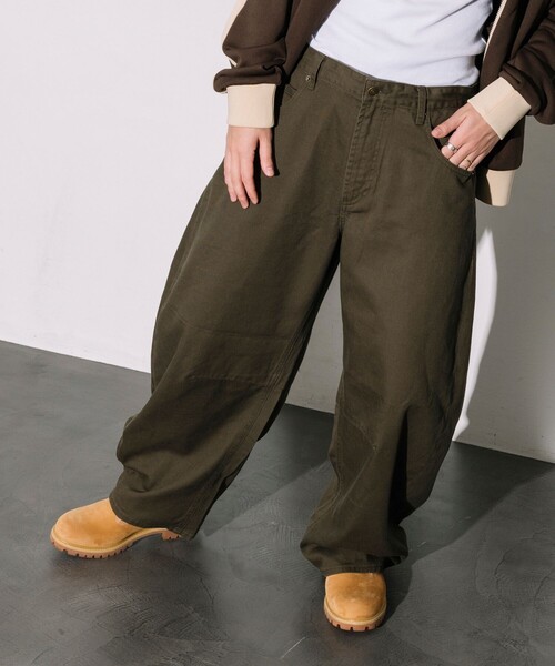 FREAK'S STORE(フリークスストア)の「FREAK’S STORE/フリークスストア ワイドシルエット カーブ チノパンツ/バルーンシルエット(チノパンツ・メンズ・キャメル/ブラック/オリーブ・LARGE/MEDIUM)」の19枚目の写真