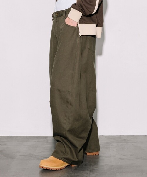 FREAK'S STORE(フリークスストア)の「FREAK’S STORE/フリークスストア ワイドシルエット カーブ チノパンツ/バルーンシルエット(チノパンツ・メンズ・キャメル/ブラック/オリーブ・LARGE/MEDIUM)」の20枚目の写真