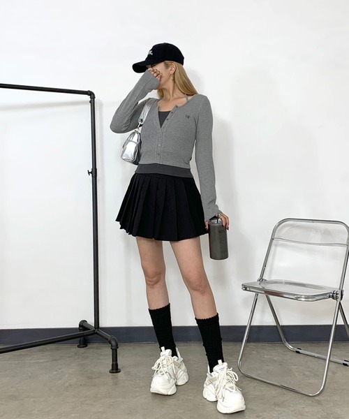 non-hedge（ノンヘッジ）の「アンサンブル風ロゴ刺繍ショート丈トップス（Tシャツ/カットソー・レディース・モカ/ブラック/グレー・FREE）」の7枚目の写真
