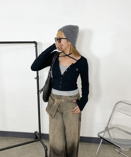 non-hedge（ノンヘッジ）の「アンサンブル風ロゴ刺繍ショート丈トップス（Tシャツ/カットソー・レディース・モカ/ブラック/グレー・FREE）」の11枚目の写真