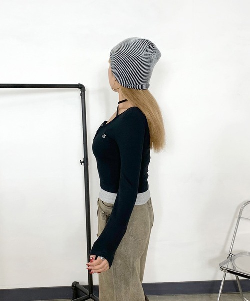 non-hedge（ノンヘッジ）の「アンサンブル風ロゴ刺繍ショート丈トップス（Tシャツ/カットソー・レディース・モカ/ブラック/グレー・FREE）」の12枚目の写真