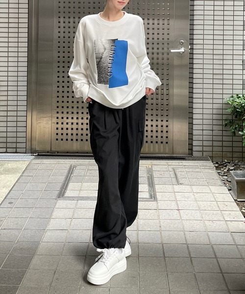 clear（クリア）の「配色プリントロング丈スウェットトップス [大人カジュアル]≪2024AW新作≫（スウェット・レディース・グリーン/オフホワイト/チャコールグレー・F）」の4枚目の写真