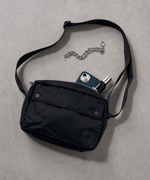 Carhartt WIP（カーハートダブリューアイピー）の「【Carhartt WIP】オトリー ショルダーバッグ OTLEY SHOULDER BAG I033097（ショルダーバッグ・メンズ・ブラック/カーキ・FREE）」の2枚目の写真