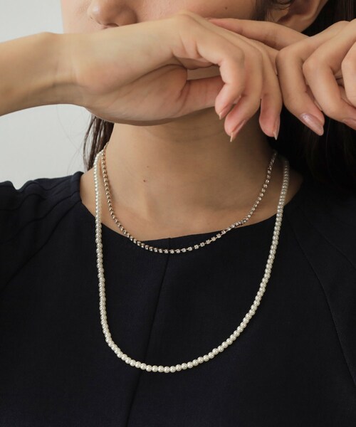 OPAQUE.CLIP（オペークドットクリップ）の「フェイクパール×ビジュー2連ネックレス（ネックレス・レディース・ゴールド/シルバー・00）」の3枚目の写真