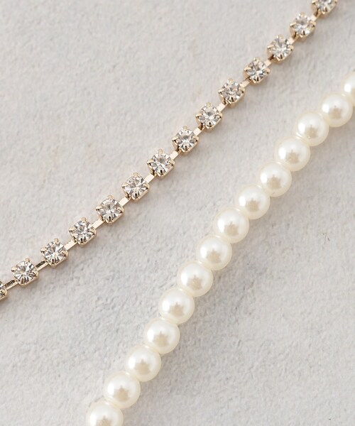 OPAQUE.CLIP（オペークドットクリップ）の「フェイクパール×ビジュー2連ネックレス（ネックレス・レディース・ゴールド/シルバー・00）」の5枚目の写真