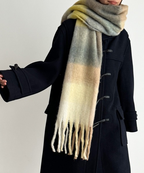 CANAL JEAN（キャナルジーン）の「El mar　ボリュームチェックマフラー（マフラー・レディース・ピンク/オレンジ/イエロー/ブラック・ONE SIZE）」の2枚目の写真