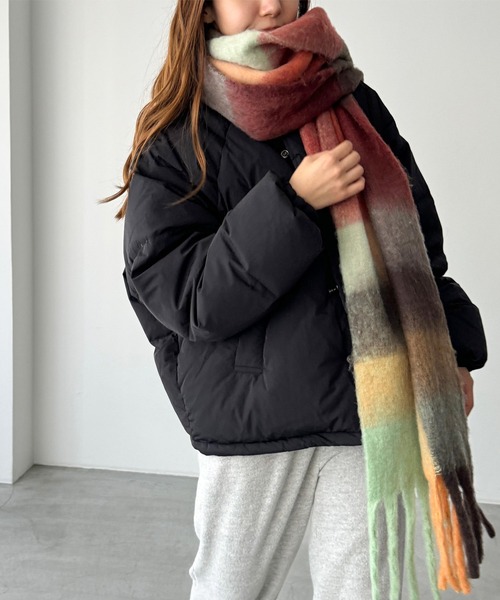 CANAL JEAN（キャナルジーン）の「El mar　ボリュームチェックマフラー（マフラー・レディース・ピンク/オレンジ/イエロー/ブラック・ONE SIZE）」の6枚目の写真