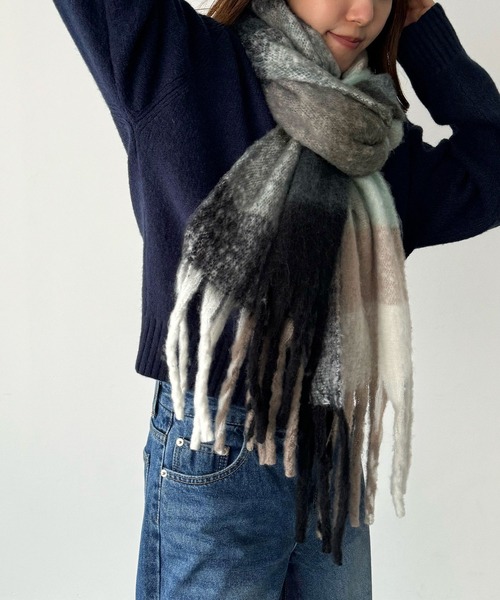 CANAL JEAN（キャナルジーン）の「El mar　ボリュームチェックマフラー（マフラー・レディース・ピンク/オレンジ/イエロー/ブラック・ONE SIZE）」の7枚目の写真