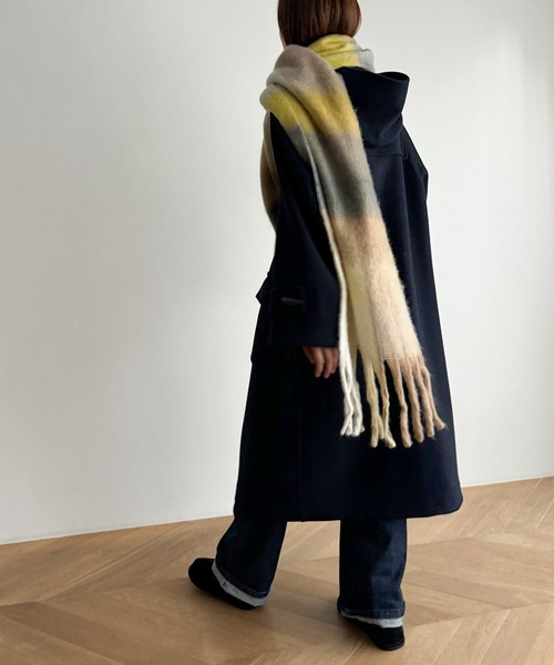 CANAL JEAN（キャナルジーン）の「El mar　ボリュームチェックマフラー（マフラー・レディース・ピンク/オレンジ/イエロー/ブラック・ONE SIZE）」の8枚目の写真