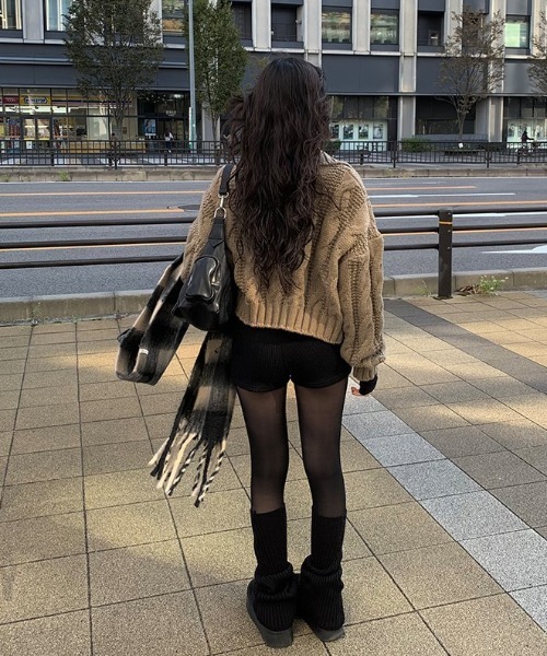 anyonemore（エニワンモア）の「ウエストゴムリブニットショートパンツ（その他パンツ・レディース・ブラック・FREE）」の5枚目の写真