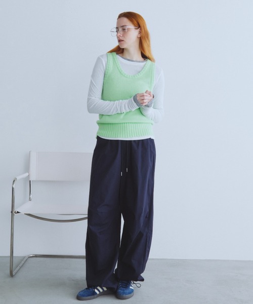 Auntie Rosa Holiday(アンティローザホリデー)の「深Uネックシアーニットベスト(ベスト・レディース・ブラック/グリーン/ピンク・FREE)」の14枚目の写真