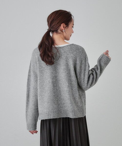 SHOO・LA・RUE(シューラルー)の「◆【S-LL/前後2WAY】カジュアルでもフェミニンでも バックリボンニット+ロンT(ニット/セーター・レディース・グレー/ブルーグリーン/ピンク系/ベージュ・01/02/03/04)」の6枚目の写真