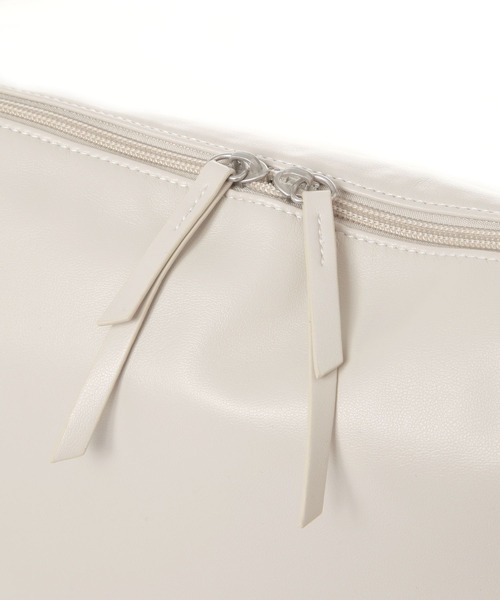 studio CLIP(スタディオクリップ)の「【軽量】軽らく柔らか合皮ショルダー(ショルダーバッグ・レディース・ブラック/アイボリー/その他2・FREE)」の19枚目の写真
