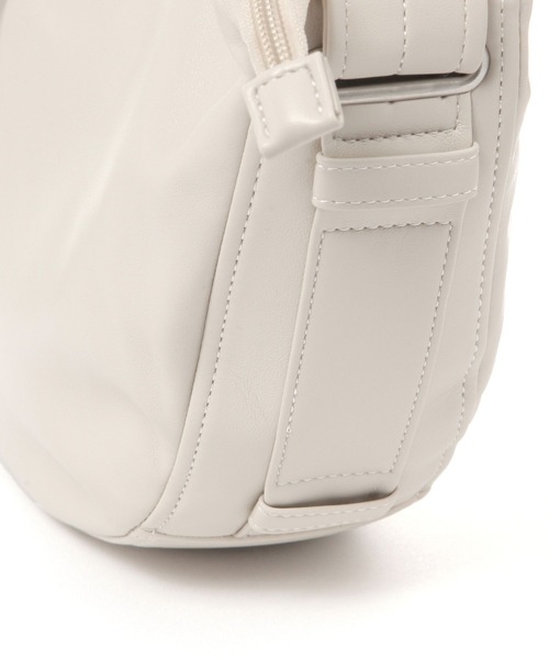 studio CLIP(スタディオクリップ)の「【軽量】軽らく柔らか合皮ショルダー(ショルダーバッグ・レディース・ブラック/アイボリー/その他2・FREE)」の20枚目の写真