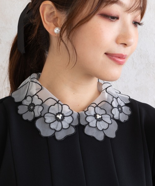 Rose Tiara(ローズティアラ)の「【セットアップ対応】フラワー襟ブラウス(シャツ/ブラウス・レディース・ブラック/オフホワイト・38/46/42)」の22枚目の写真