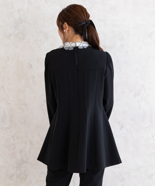 Rose Tiara(ローズティアラ)の「【セットアップ対応】フラワー襟ブラウス(シャツ/ブラウス・レディース・ブラック/オフホワイト・38/46/42)」の4枚目の写真