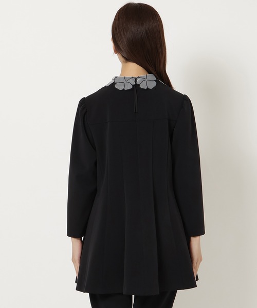 Rose Tiara(ローズティアラ)の「【セットアップ対応】フラワー襟ブラウス(シャツ/ブラウス・レディース・ブラック/オフホワイト・38/46/42)」の9枚目の写真